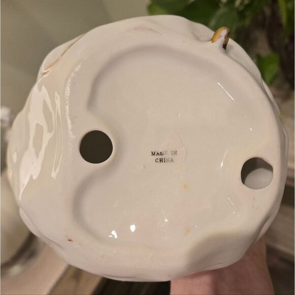 Elegant Porcelain Figurine with Floral Accents DANCING LADY 8 INCHES - Picture 7 of 8